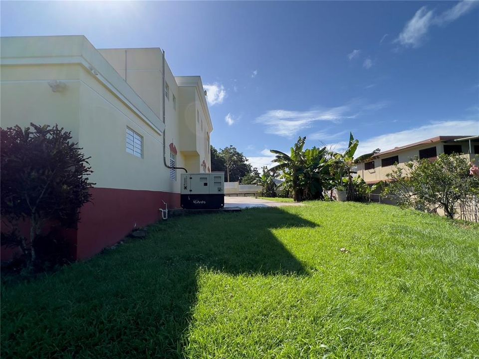 Vendido Recientemente: $430,000 (5 camas, 3 baños, 2555 Pies cuadrados)