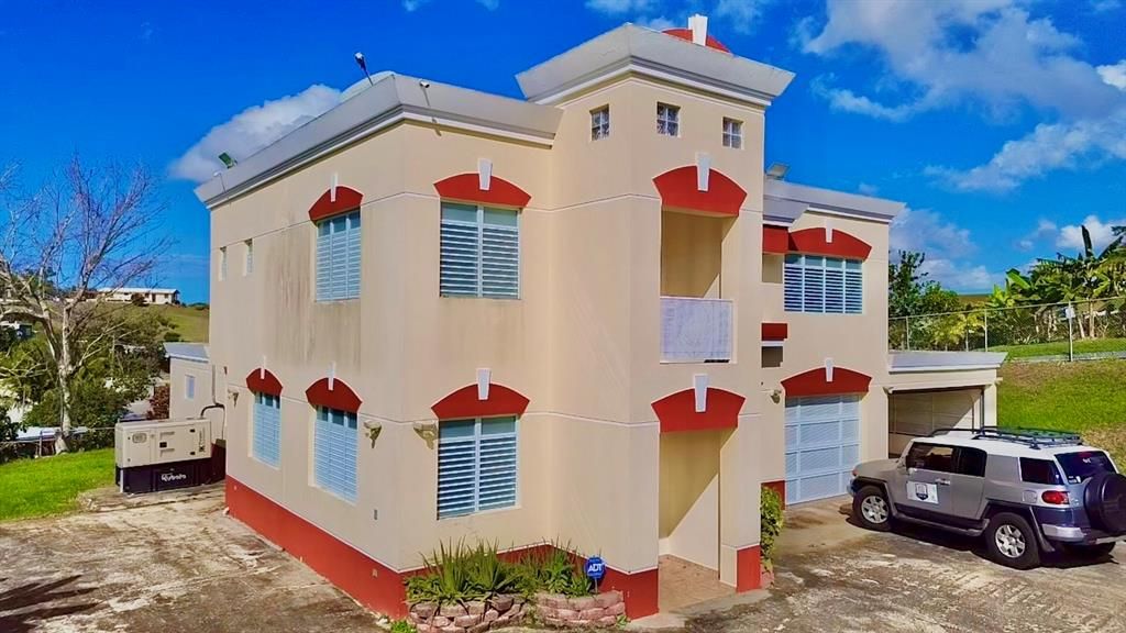 Vendido Recientemente: $430,000 (5 camas, 3 baños, 2555 Pies cuadrados)