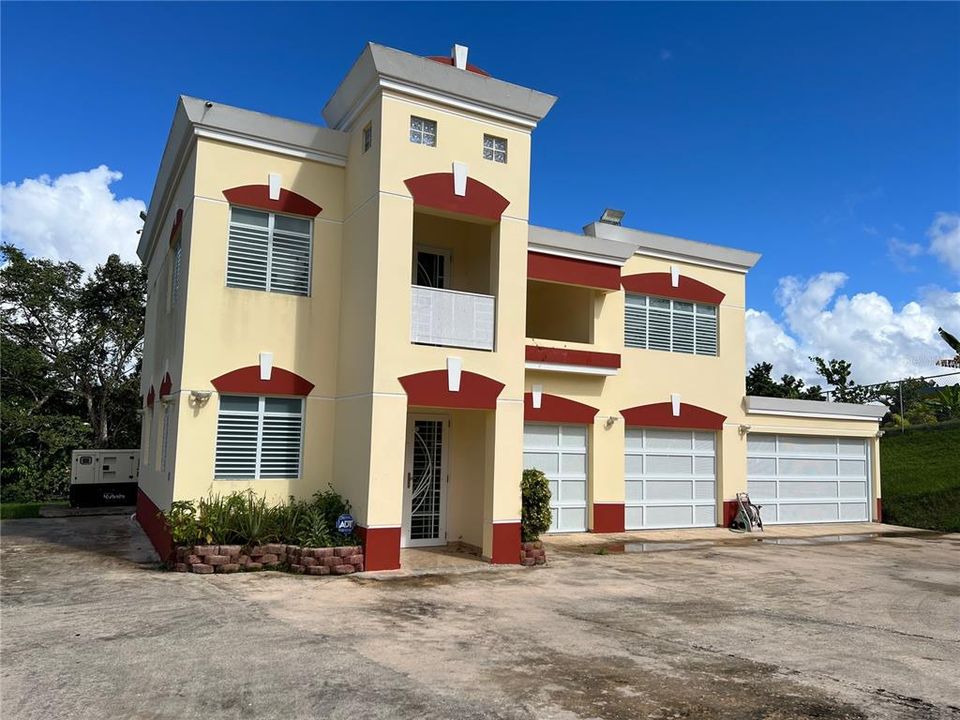 Recently Sold: $430,000 (5 beds, 3 baths, 2555 Square Feet)