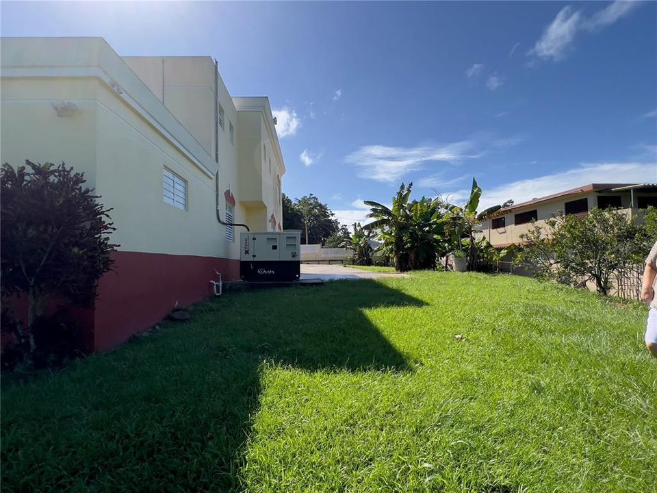 Vendido Recientemente: $430,000 (5 camas, 3 baños, 2555 Pies cuadrados)