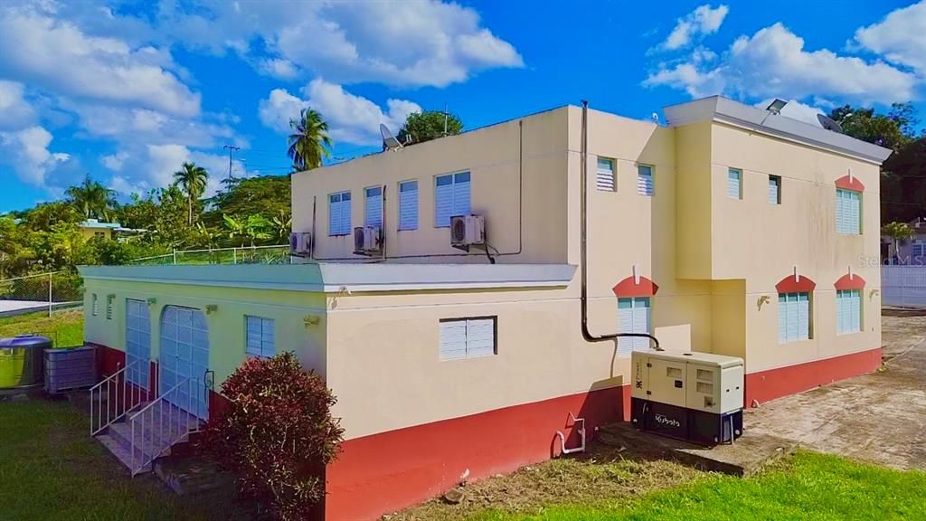 Vendido Recientemente: $430,000 (5 camas, 3 baños, 2555 Pies cuadrados)