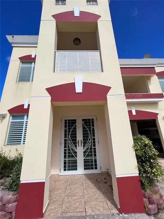 Vendido Recientemente: $430,000 (5 camas, 3 baños, 2555 Pies cuadrados)