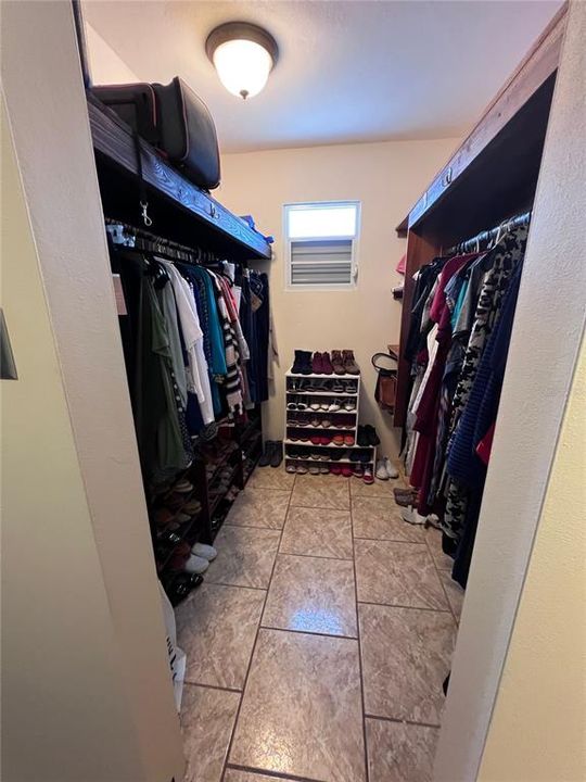 Walking Closet 1