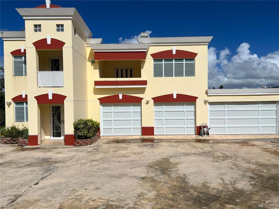 Vendido Recientemente: $430,000 (5 camas, 3 baños, 2555 Pies cuadrados)