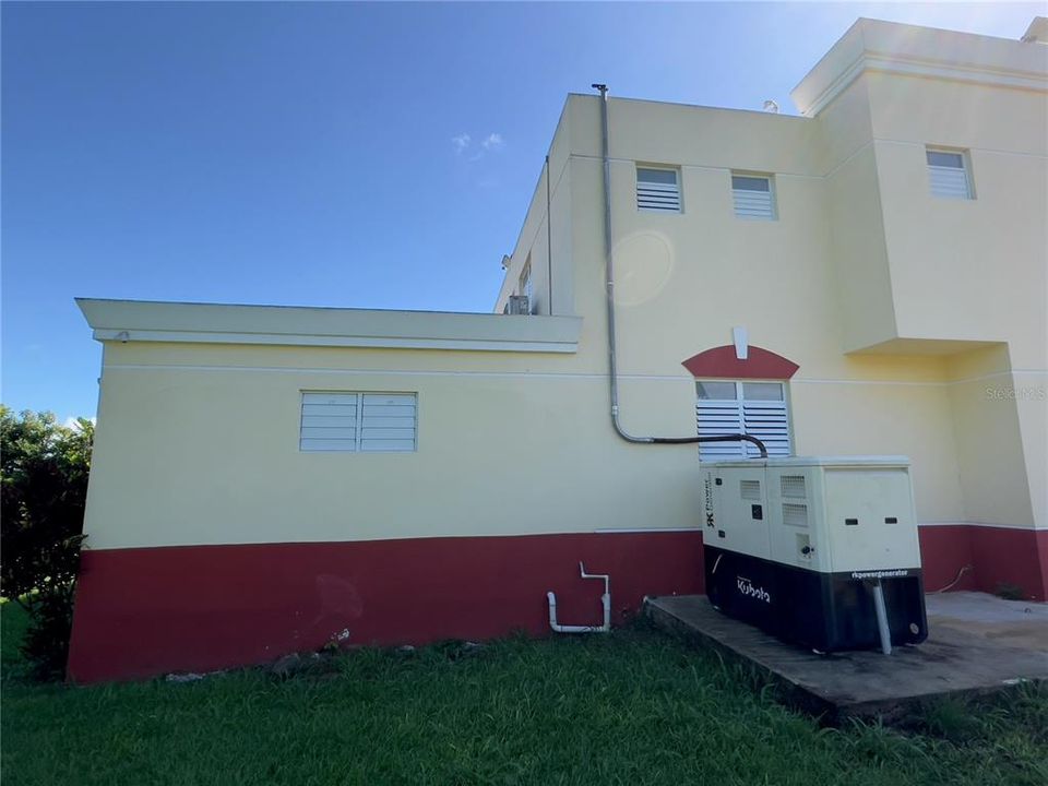 Vendido Recientemente: $430,000 (5 camas, 3 baños, 2555 Pies cuadrados)