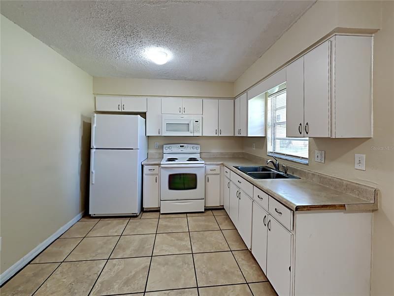 Recently Rented: $1,550 (3 beds, 1 baths, 960 Square Feet)