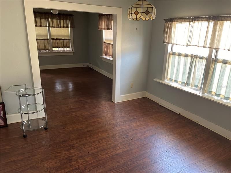 Recently Sold: $189,000 (2 beds, 1 baths, 816 Square Feet)
