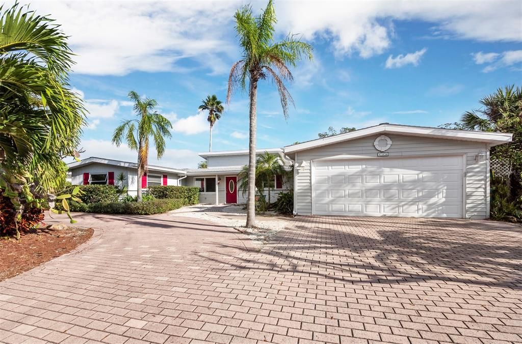 Welcome to 530 DeNarvaez on fabulous Longboat Key!