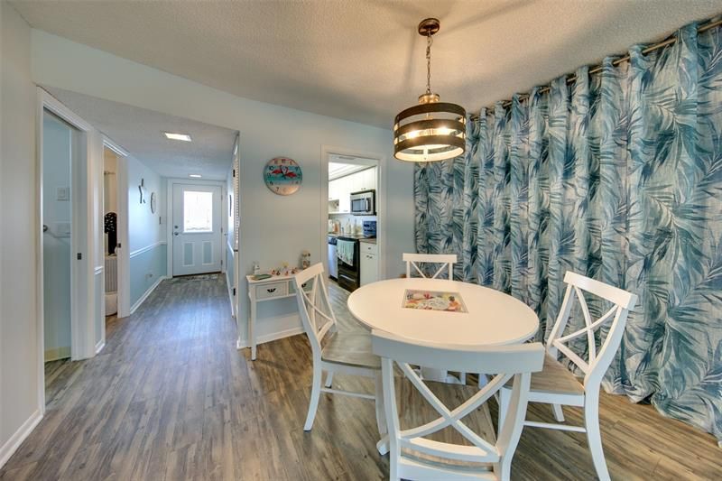 Recently Sold: $425,000 (2 beds, 2 baths, 965 Square Feet)