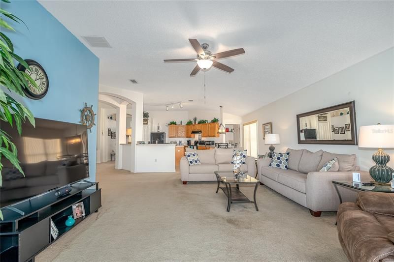 Recently Sold: $425,000 (3 beds, 2 baths, 1704 Square Feet)