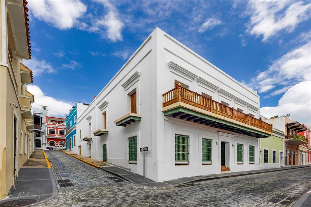 Vendido Recientemente: $3,199,000 (5 camas, 6 baños, 5012 Pies cuadrados)