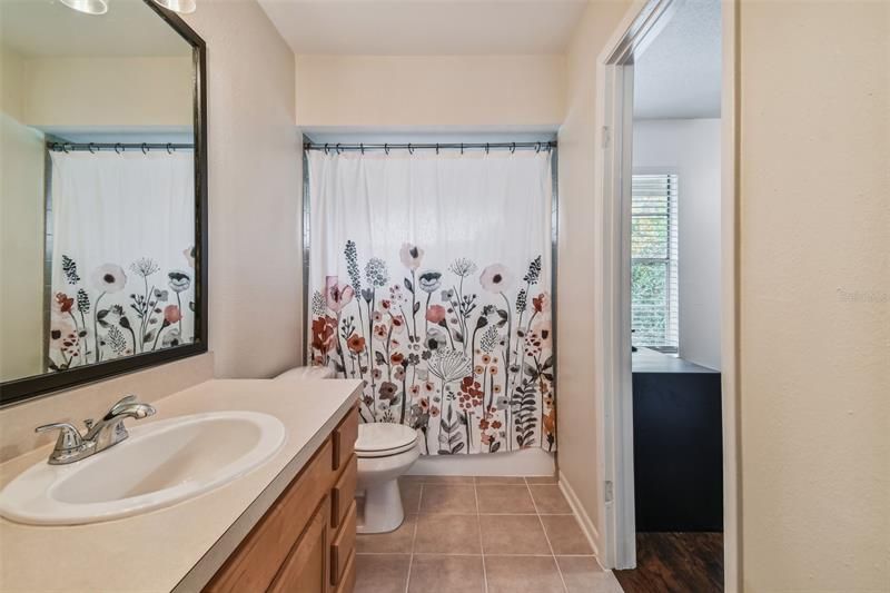 Recently Sold: $235,000 (3 beds, 1 baths, 1256 Square Feet)