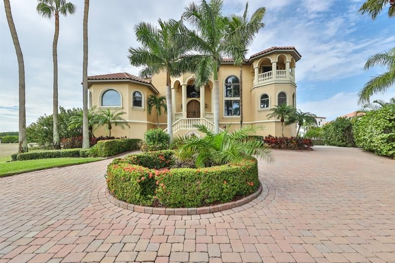 Recently Sold: $2,495,000 (4 beds, 4 baths, 5599 Square Feet)