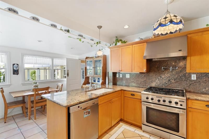 Recently Sold: $1,600,000 (3 beds, 2 baths, 2729 Square Feet)
