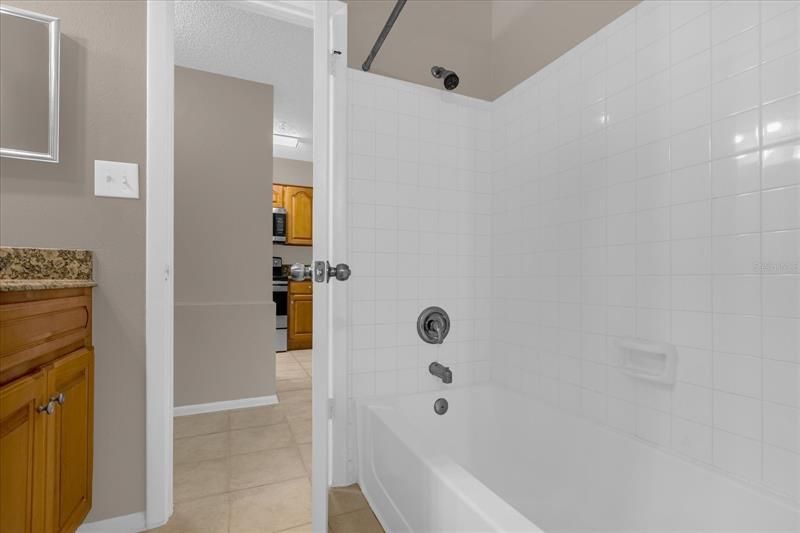 最近售出: $160,000 (2 贝兹, 2 浴室, 962 平方英尺)