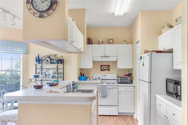 Recently Sold: $227,000 (2 beds, 2 baths, 1077 Square Feet)