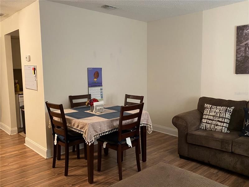 Recently Rented: $1,000 (1 beds, 1 baths, 702 Square Feet)