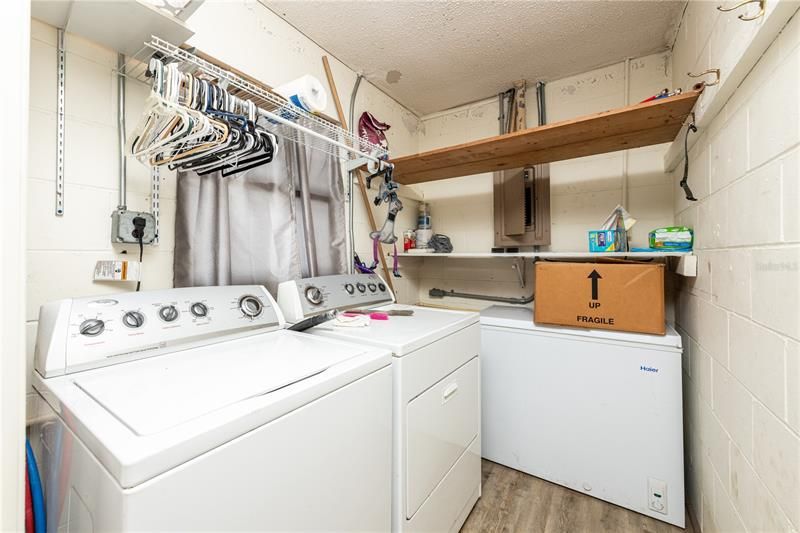 Recently Sold: $279,000 (3 beds, 1 baths, 1404 Square Feet)