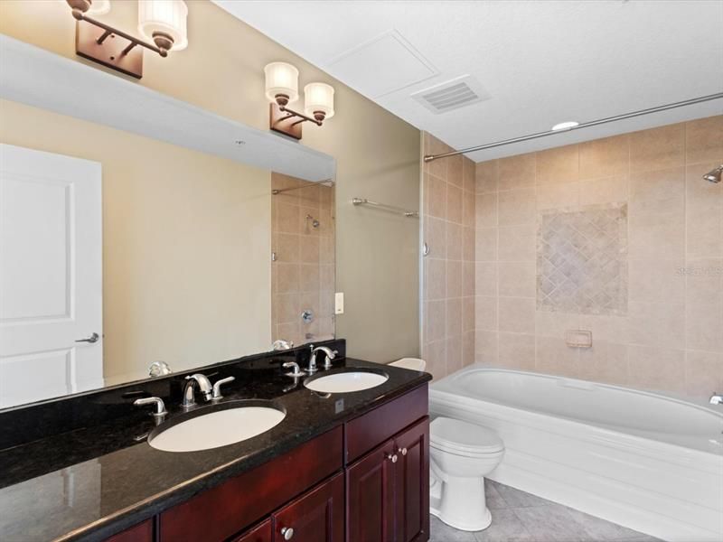 最近售出: $409,000 (2 贝兹, 2 浴室, 1198 平方英尺)