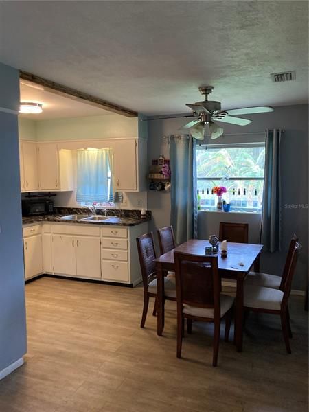 Recently Sold: $195,000 (2 beds, 2 baths, 992 Square Feet)