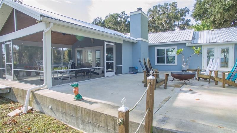 Recently Sold: $925,000 (3 beds, 2 baths, 1878 Square Feet)