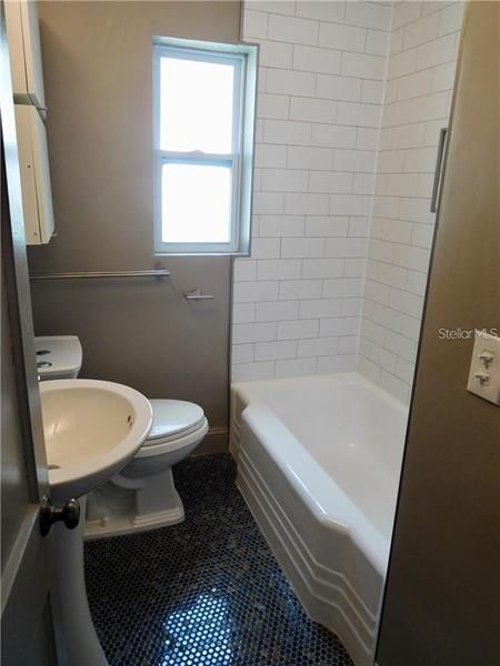 最近租的: $1,595 (2 贝兹, 1 浴室, 720 平方英尺)