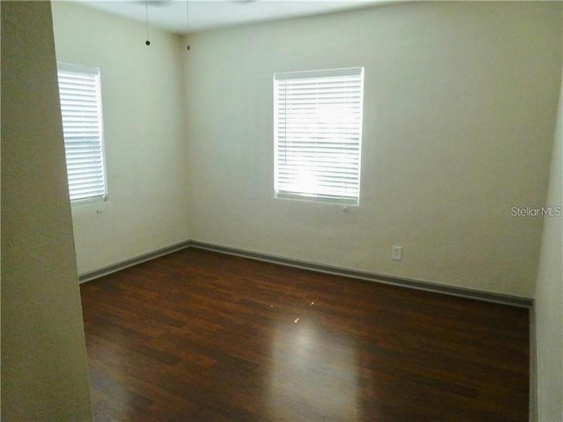 Recently Rented: $1,595 (2 beds, 1 baths, 720 Square Feet)
