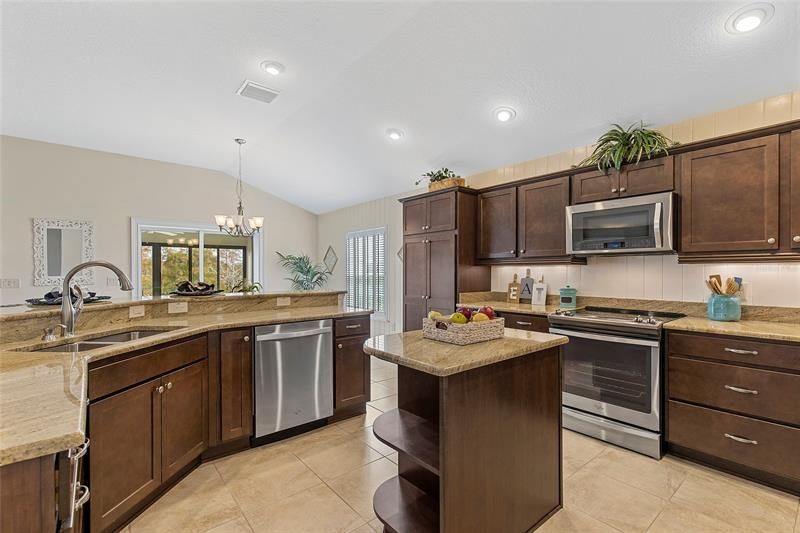 Recently Sold: $850,000 (3 beds, 2 baths, 2413 Square Feet)