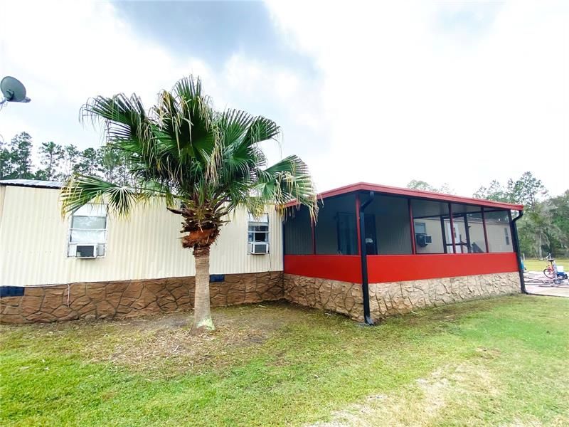 Recently Sold: $157,000 (3 beds, 2 baths, 1046 Square Feet)