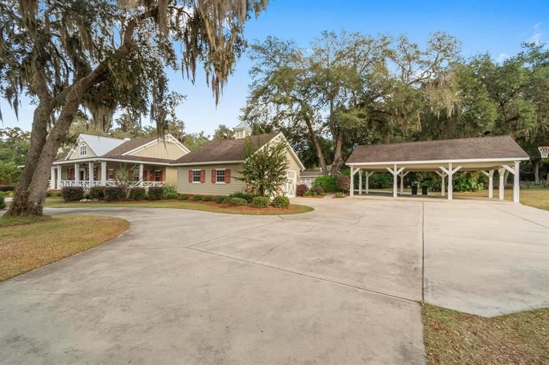 Recently Sold: $1,249,000 (5 beds, 3 baths, 4584 Square Feet)