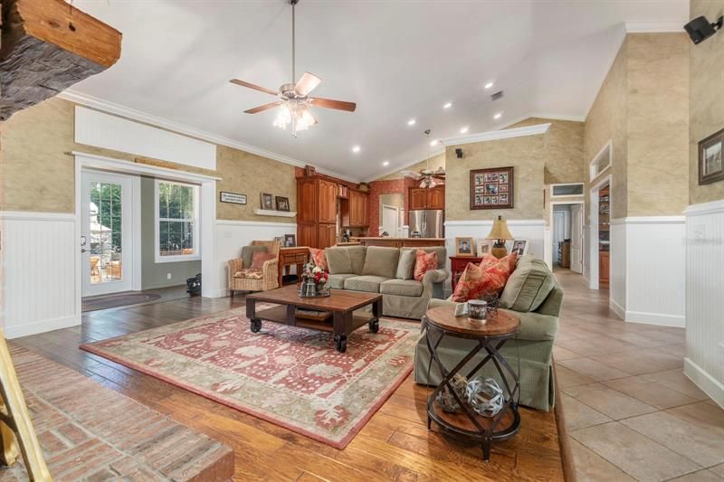 Recently Sold: $1,249,000 (5 beds, 3 baths, 4584 Square Feet)