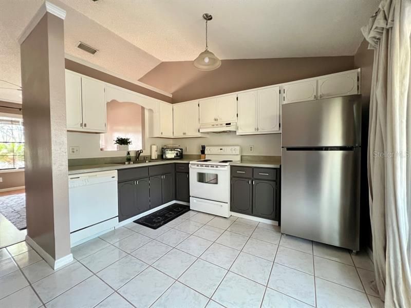 Recently Sold: $200,000 (2 beds, 2 baths, 1076 Square Feet)