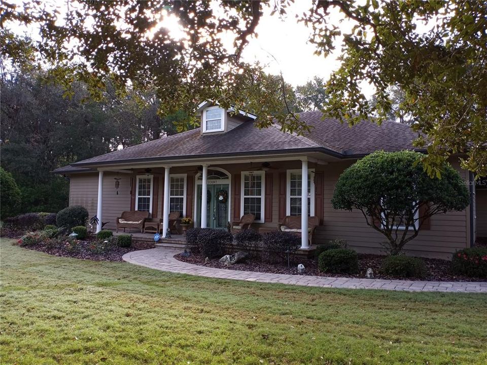 Recently Sold: $425,000 (3 beds, 2 baths, 1958 Square Feet)
