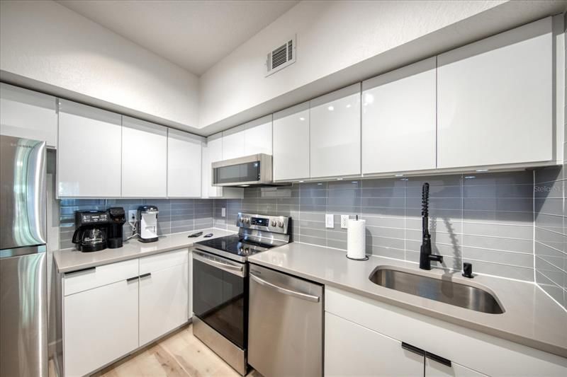 Recently Rented: $2,500 (1 beds, 1 baths, 789 Square Feet)