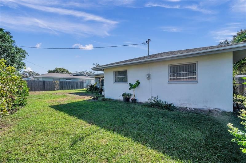 Recently Sold: $350,000 (4 beds, 2 baths, 1749 Square Feet)