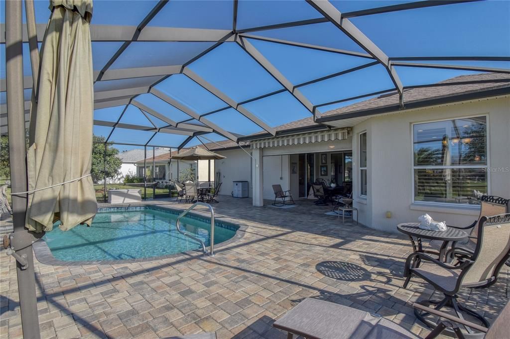 Retraceable Awning & Privacy Shades