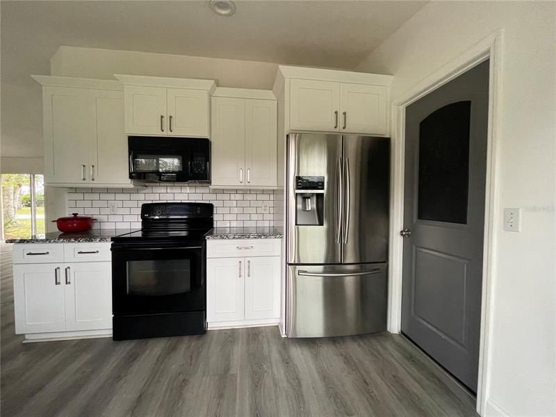 Recently Rented: $1,900 (3 beds, 2 baths, 1249 Square Feet)