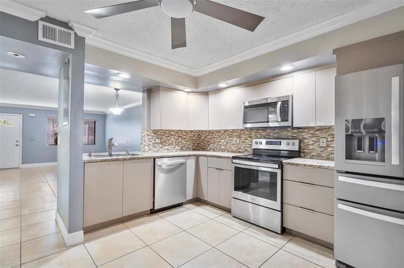 Recently Sold: $280,000 (2 beds, 1 baths, 1034 Square Feet)