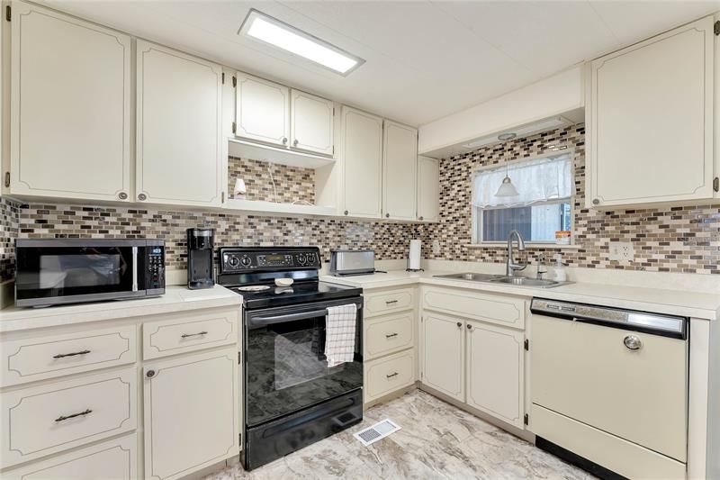 Recently Sold: $110,000 (2 beds, 2 baths, 1192 Square Feet)