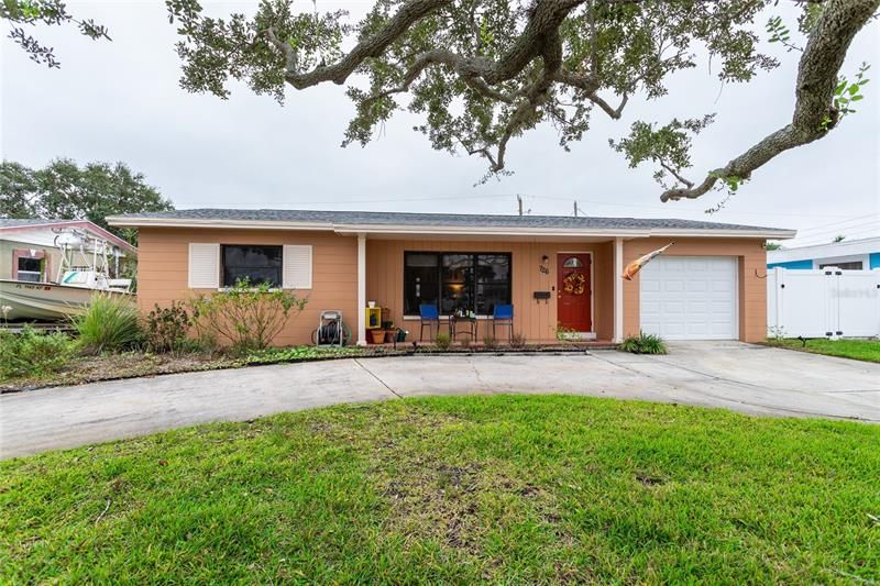 Recently Sold: $425,000 (3 beds, 2 baths, 1169 Square Feet)