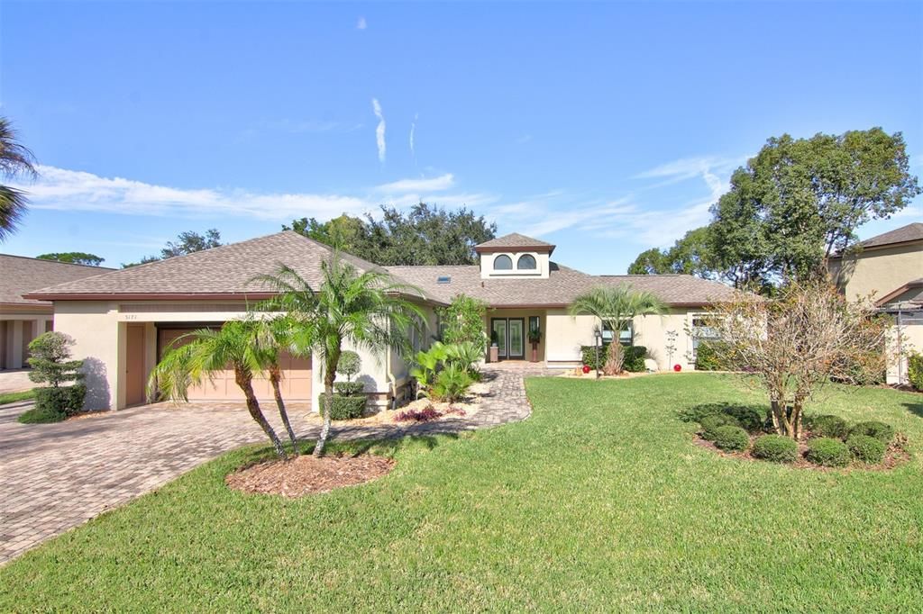 Stylish Home With  A 2021 Roof