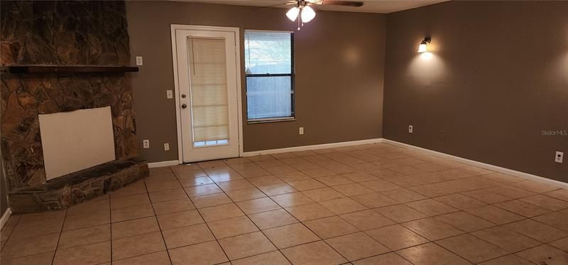 Recently Rented: $1,500 (3 beds, 2 baths, 1456 Square Feet)