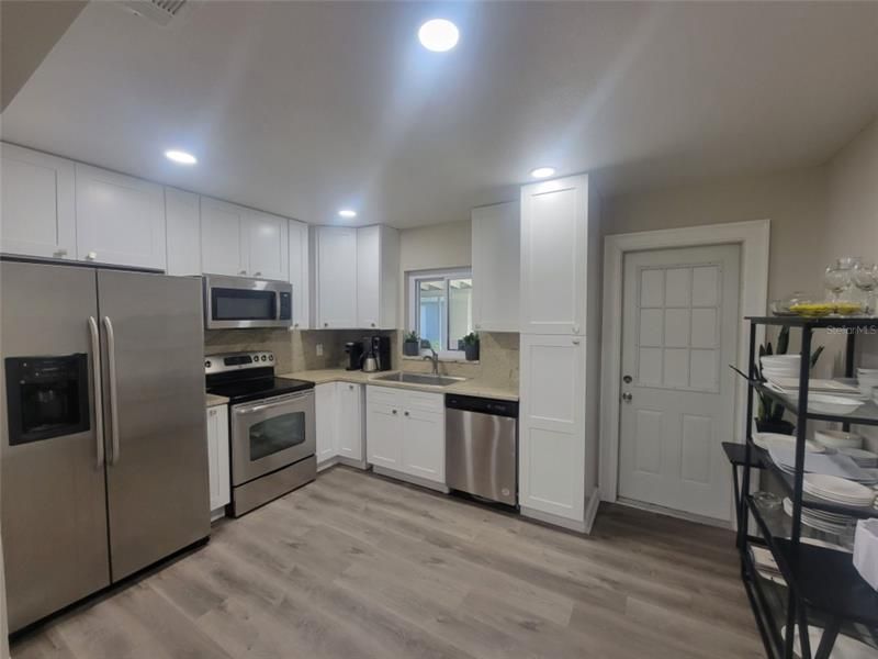 Recently Sold: $379,000 (3 beds, 2 baths, 1165 Square Feet)