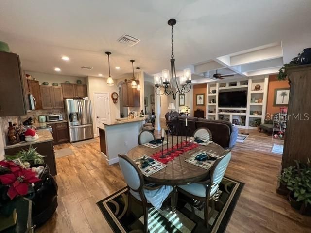 Recently Sold: $339,400 (2 beds, 2 baths, 2022 Square Feet)