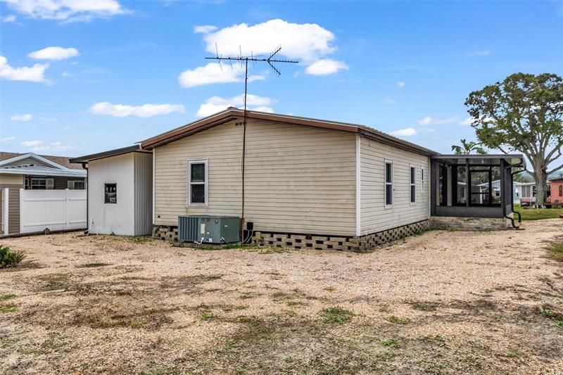 Recently Sold: $160,000 (2 beds, 2 baths, 1054 Square Feet)