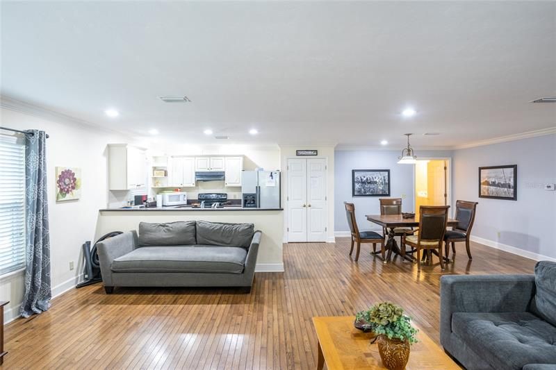 Recently Sold: $219,000 (1 beds, 1 baths, 1272 Square Feet)