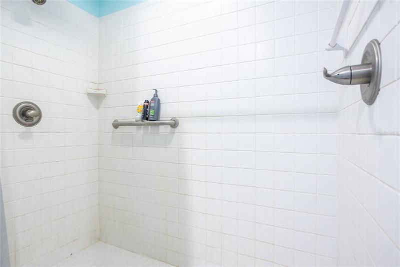 Recently Sold: $219,000 (1 beds, 1 baths, 1272 Square Feet)