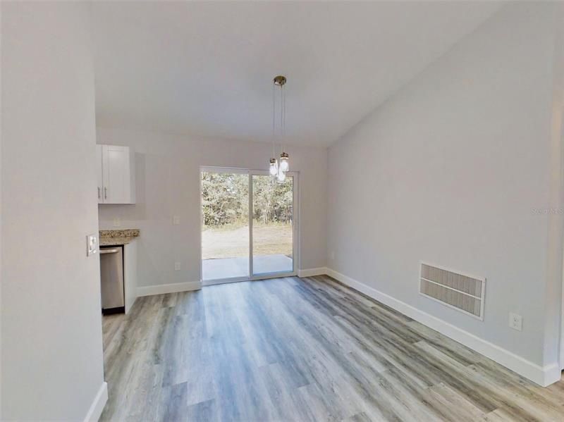 Recently Sold: $230,000 (3 beds, 2 baths, 1127 Square Feet)