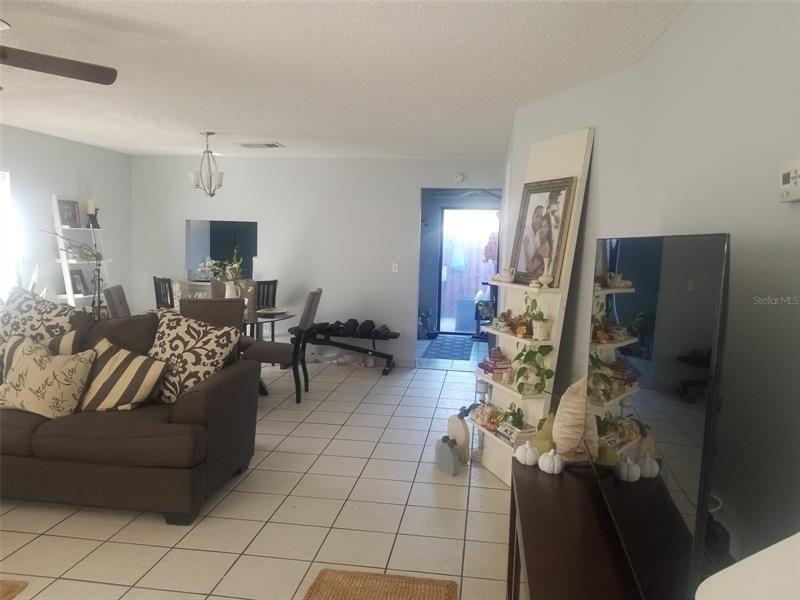 Active With Contract: $1,850 (3 beds, 2 baths, 1307 Square Feet)