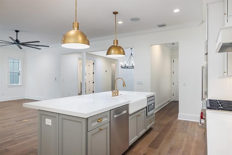 Recently Sold: $1,860,000 (5 beds, 4 baths, 3385 Square Feet)